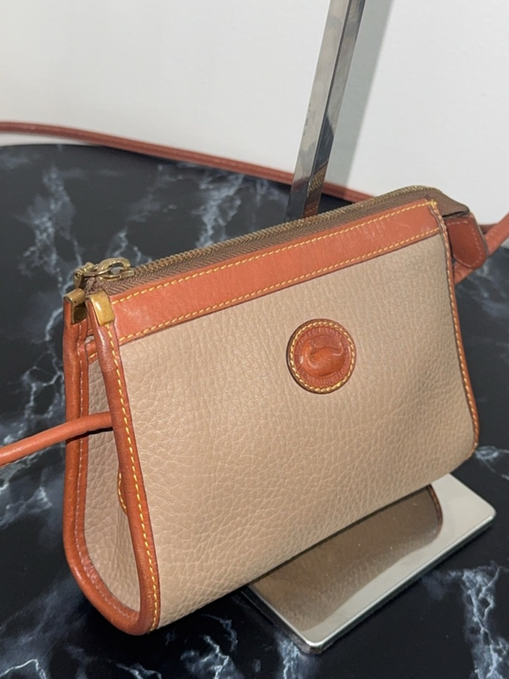 DOONEY & BOURKE Small Bag Purse Leather Crossbody Bag in Brown and Tan AUTHENTIC - Picture 2 of 11
